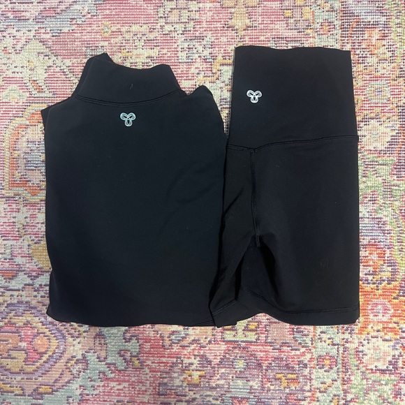 TNA Tops - TNA black active set